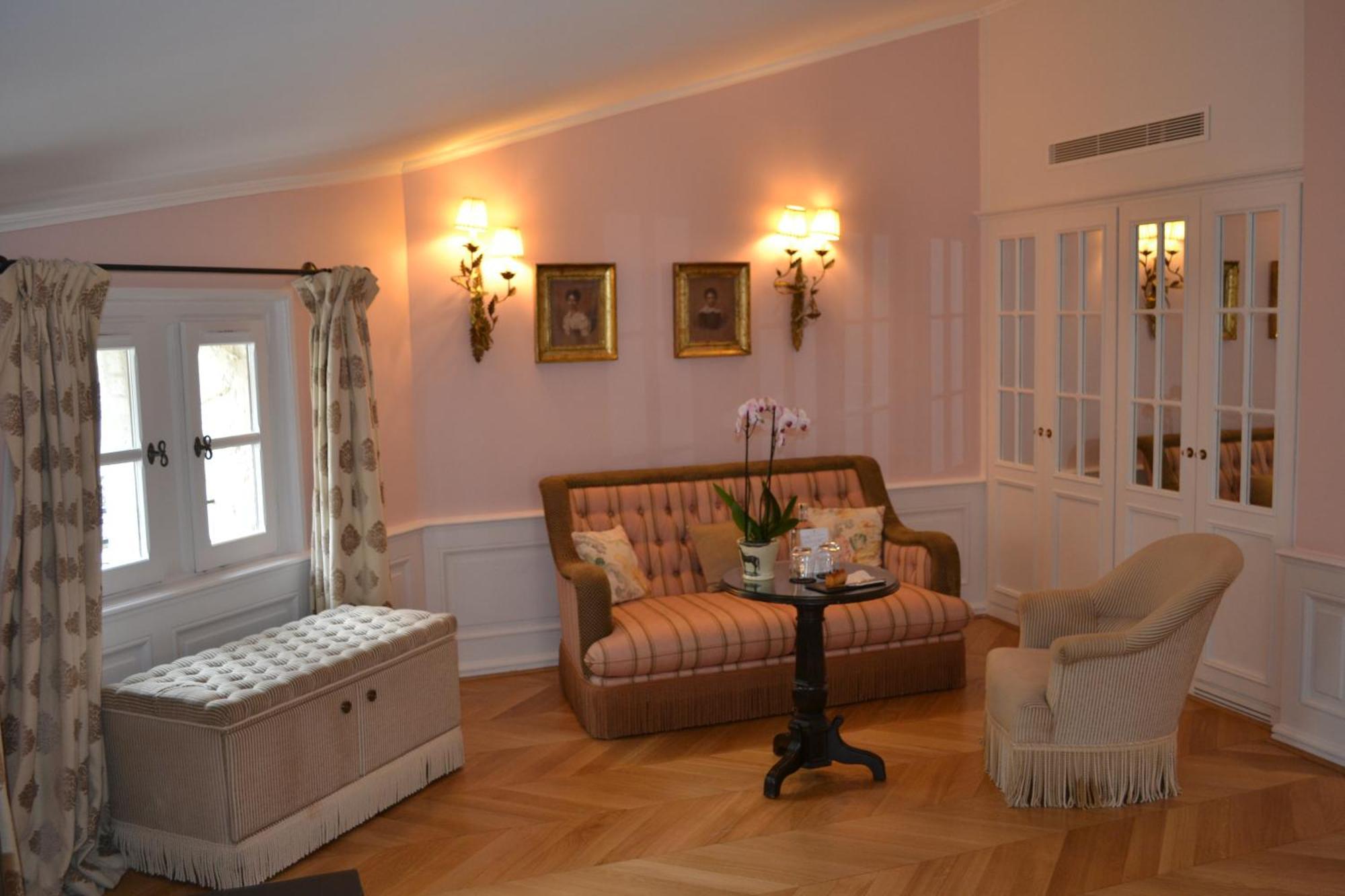 Le Paul Hotel
